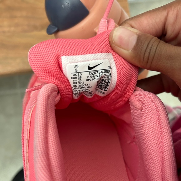 Nike Shoes Size 8 Pink - Picture 3 of 4